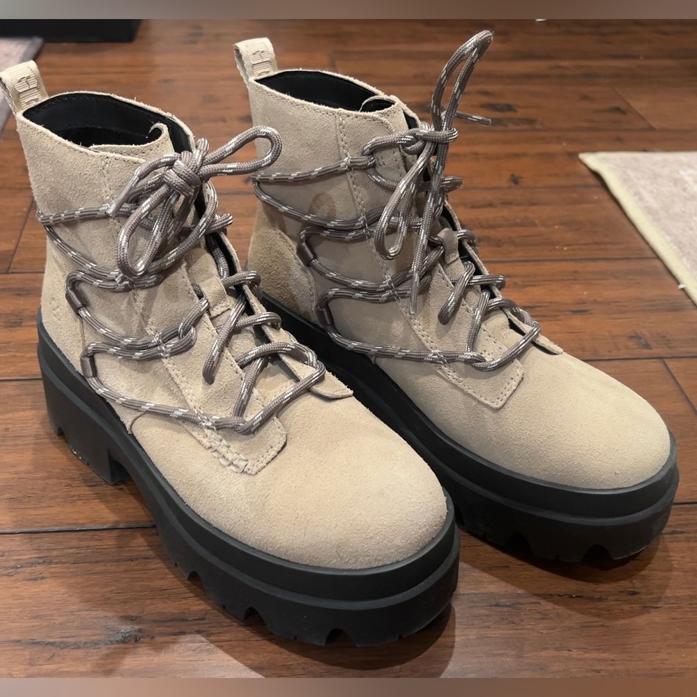 Ugg Brisbane Lace Up Platform boots - Picture 2 of 12